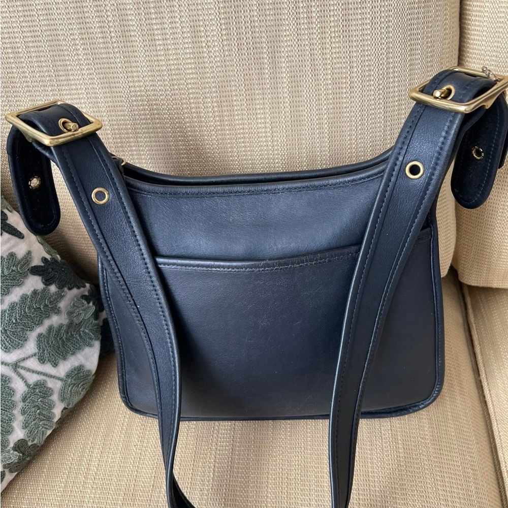Vintage Coach Navy Legacy Zip #9966 Leather Shoulder Bag with Gold Hardware - Picture 2 of 11